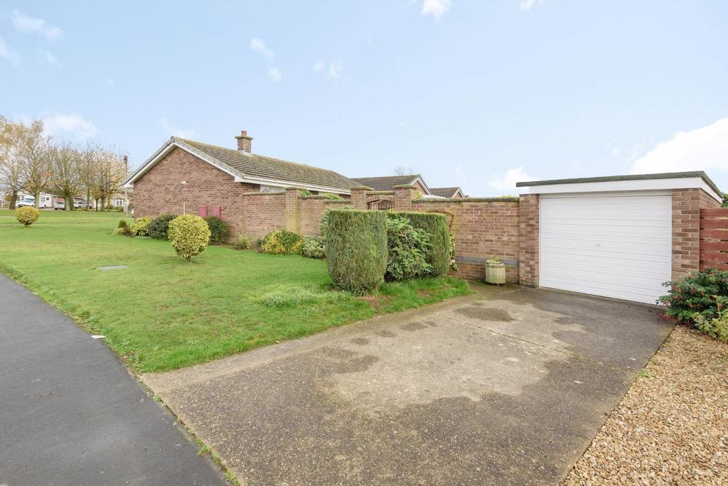 Winceby Gardens, Horncastle, LN9 6PJ 2 bed detached bungalow for sale ...