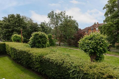 2 bedroom apartment for sale, Belmont Road, Leatherhead KT22