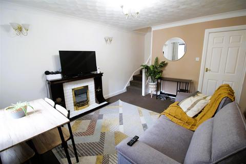 2 bedroom terraced house to rent, Huddersfield Road, Bradford BD12
