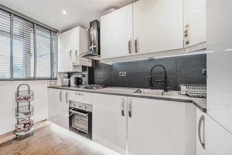 1 bedroom flat for sale, Denmark Gardens, Carshalton