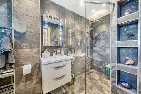 73 Denmark Gardens, Carshalton, SM5 2JN