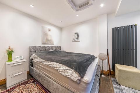 73 Denmark Gardens, Carshalton, SM5 2JN