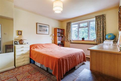 58 Centre Drive, Epping, CM16 4JE