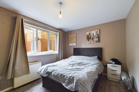 1 bedroom apartment for sale, Leston Close, Rainham