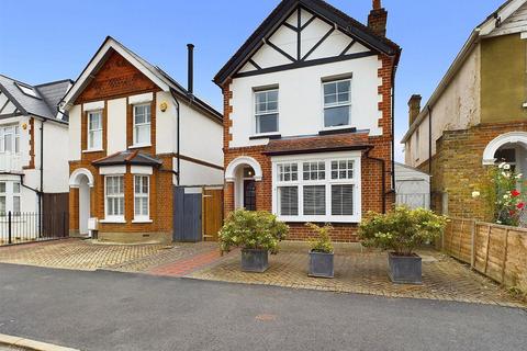 4 bedroom detached house for sale, Kings Road, Walton-On-Thames
