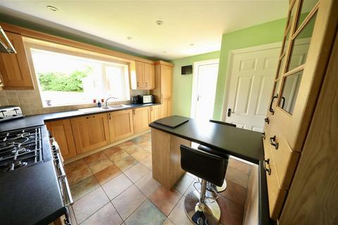 4 bedroom detached house for sale, Main Road, Sproatley, Hull