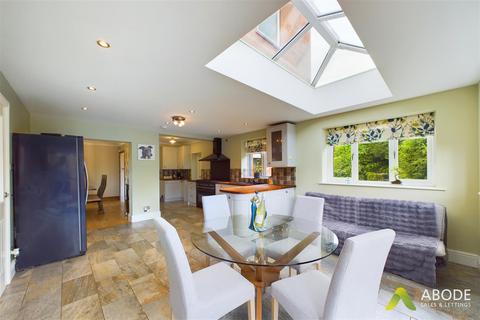 15 Forge Lane, Stretton, Burton-on-trent, DE13 0HL