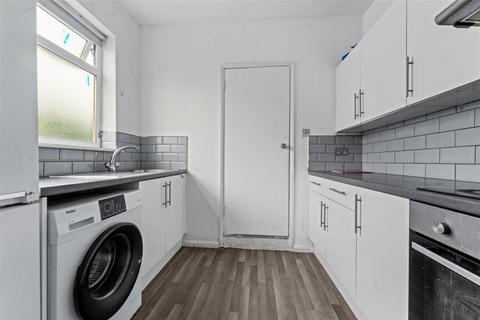 2 bedroom flat for sale, Selhurst Road, London