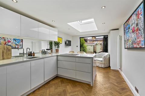 2 bedroom terraced house for sale, Blackmores Grove, Teddington