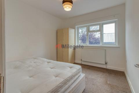 2 bedroom flat to rent, Stafford Road, Wallington SM6