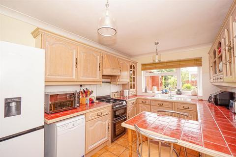 4 bedroom semi-detached house for sale, Austen Way, Hastings