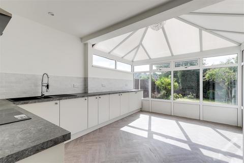 19 Baker Avenue, Arnold, Nottingham, NG5 8FW