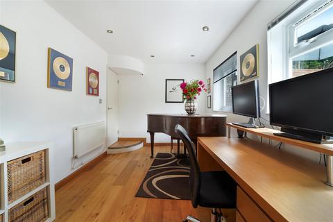 116 Rosebery Road, Epsom, KT18 6AA