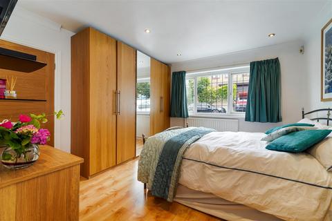 116 Rosebery Road, Epsom, KT18 6AA