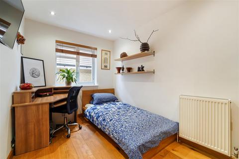 116 Rosebery Road, Epsom, KT18 6AA
