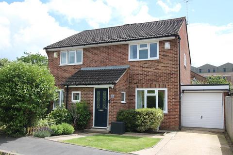 24 Tudor Walk, Leatherhead, KT22 7HX