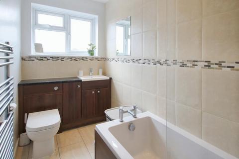 24 Tudor Walk, Leatherhead, KT22 7HX