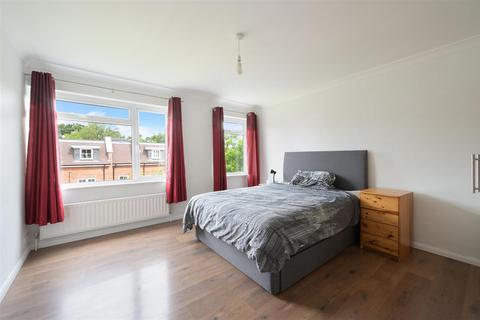 15, Cleves Court Mill Road, Epsom, KT17 4AQ