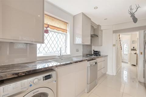 3 bedroom end of terrace house for sale, Waltham Way, Chingford E4
