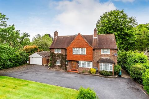 24 The Mount, Fetcham, Leatherhead, KT22 9EE