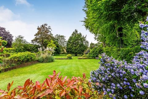 24 The Mount, Fetcham, Leatherhead, KT22 9EE