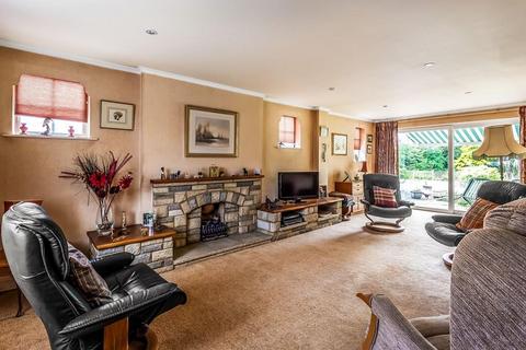 24 The Mount, Fetcham, Leatherhead, KT22 9EE