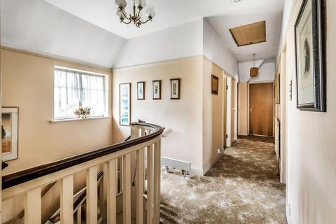24 The Mount, Fetcham, Leatherhead, KT22 9EE