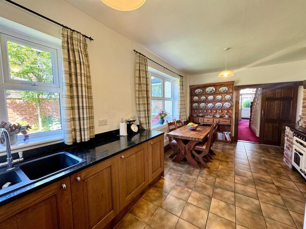 Dining kitchen