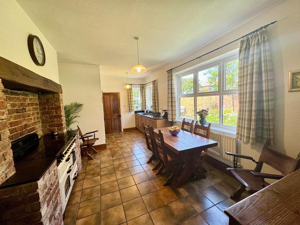Dining kitchen