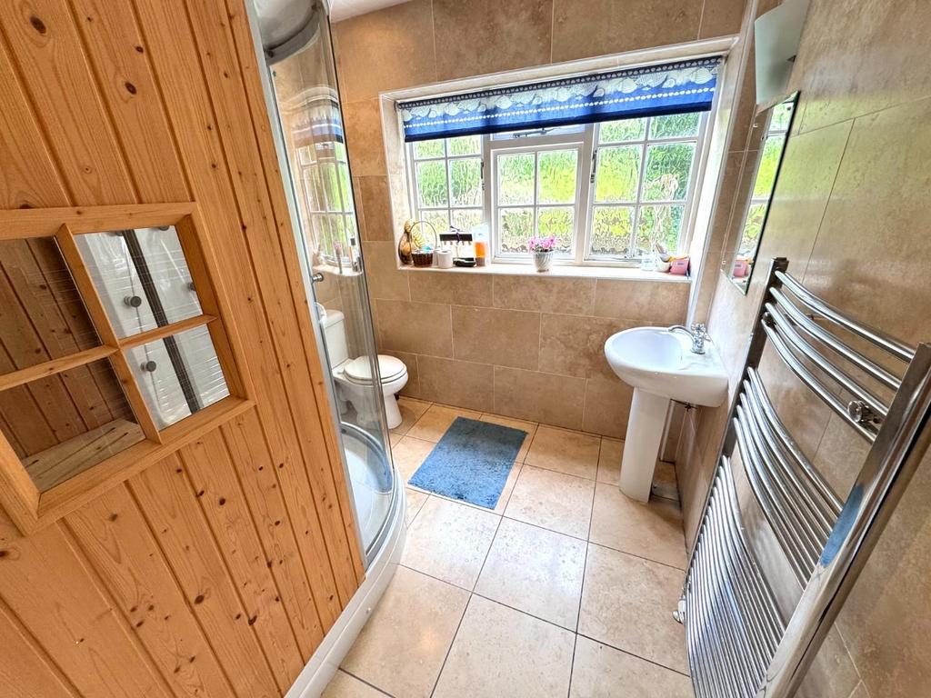 SHOWER &amp; SAUNA