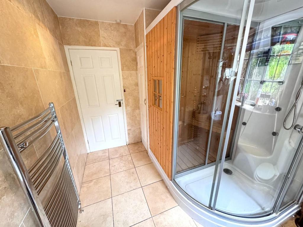 SHOWER &amp; SAUNA