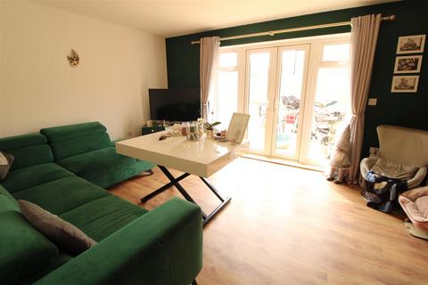 32 Abbotsbury Drive, Daventry, NN11 2LB