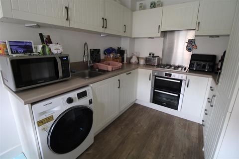 32 Abbotsbury Drive, Daventry, NN11 2LB