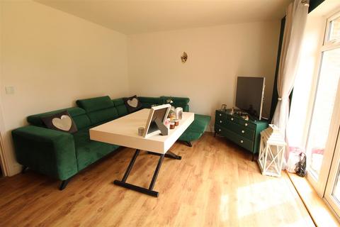 32 Abbotsbury Drive, Daventry, NN11 2LB