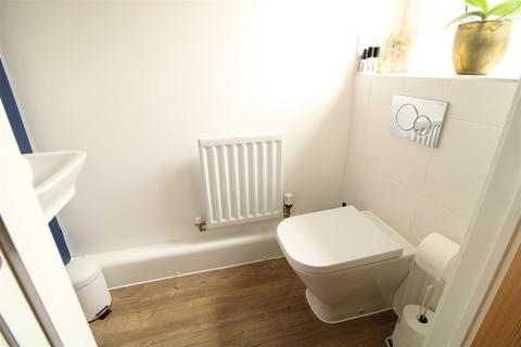 32 Abbotsbury Drive, Daventry, NN11 2LB