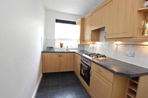 2 bedroom terraced house to rent, Hollins Grove Street, Darwen, BB3 1HG