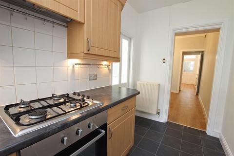 2 bedroom terraced house to rent, Hollins Grove Street, Darwen, BB3 1HG