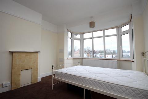 3 bedroom terraced house to rent, Waverley Gardens, Hanger Lane, NW10 7EE