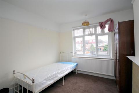 3 bedroom terraced house to rent, Waverley Gardens, Hanger Lane, NW10 7EE