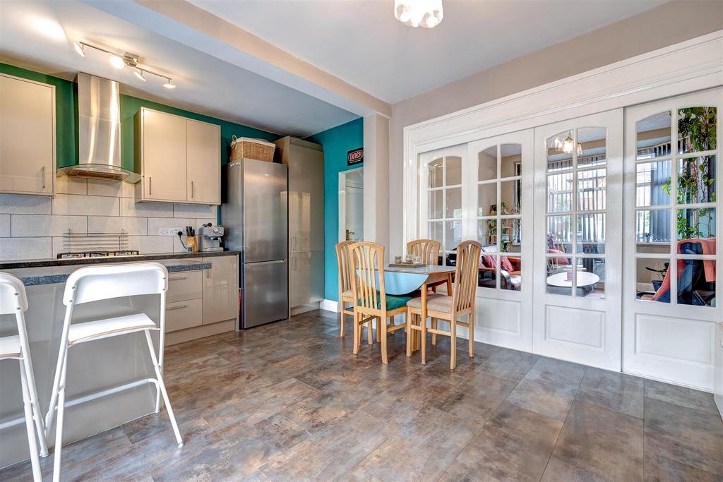 LE11 2 DD 40 Woodlands Drive-006.jpg