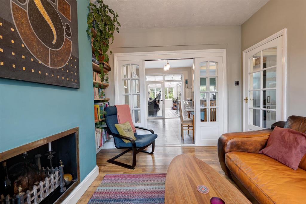 LE11 2 DD 40 Woodlands Drive-004.jpg