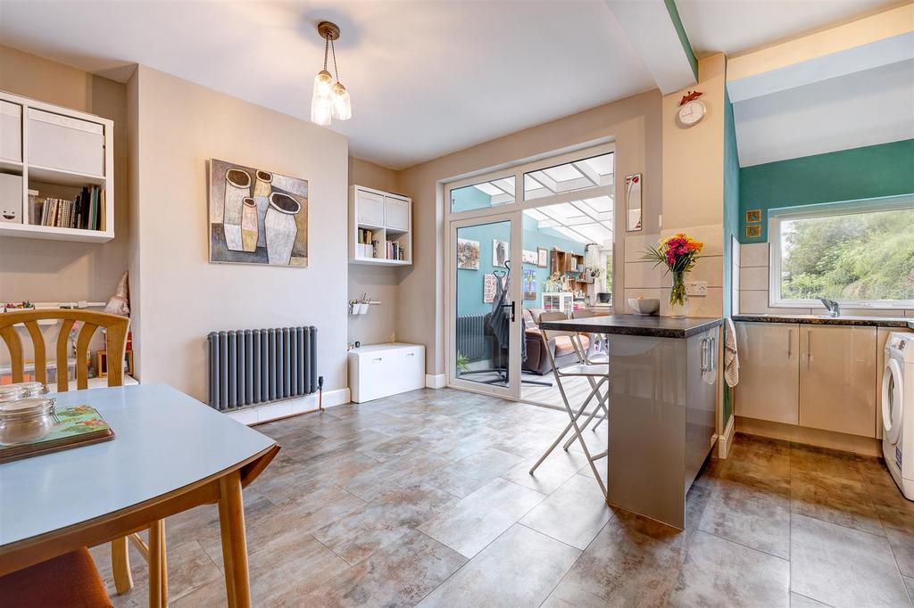 LE11 2 DD 40 Woodlands Drive-009.jpg