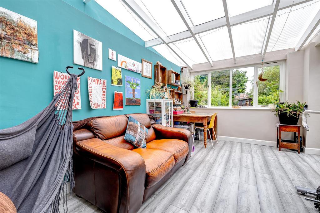 LE11 2 DD 40 Woodlands Drive-010.jpg