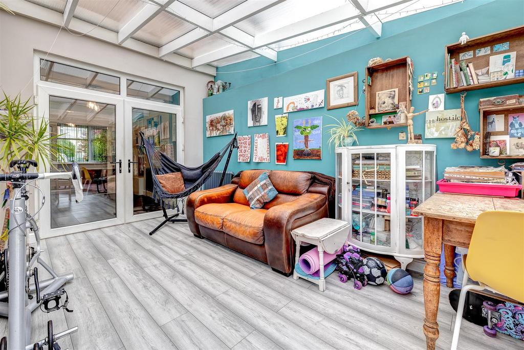 LE11 2 DD 40 Woodlands Drive-011.jpg