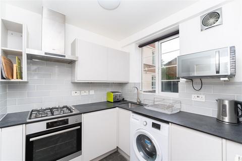 49 Manor Vale, Brentford, TW8 9JN