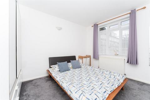 49 Manor Vale, Brentford, TW8 9JN