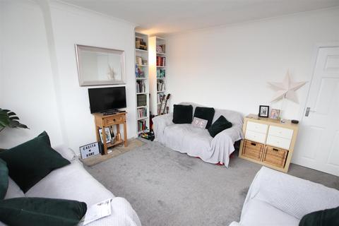 3 bedroom semi-detached house to rent, Douglas Crescent, Shipley