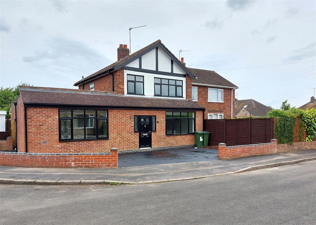 Archery Close, Countesthorpe.... 4 bed semidetached house for sale £