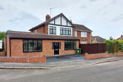 4 bedroom semi-detached house for sale, Archery Close, Countesthorpe. Leicestershire