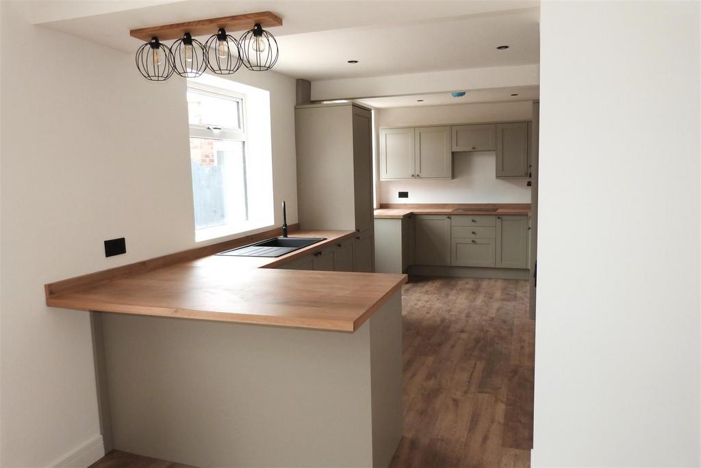 Dining kitchen